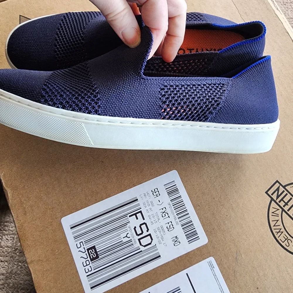 Rothys sz 8 Slip On Sneaker Navy Blue EUC - Picture 10 of 11